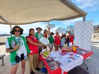 Cruz Roja lanza una campaña integral para prevenir los riesgos del calor en Canarias