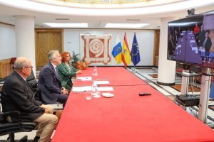 La Asociaci&oacute;n Espa&ntilde;ola contra el C&aacute;ncer en Canarias, Pepe Alem&aacute;n y la Coordinadora de ONG, Premios Canarias 2023