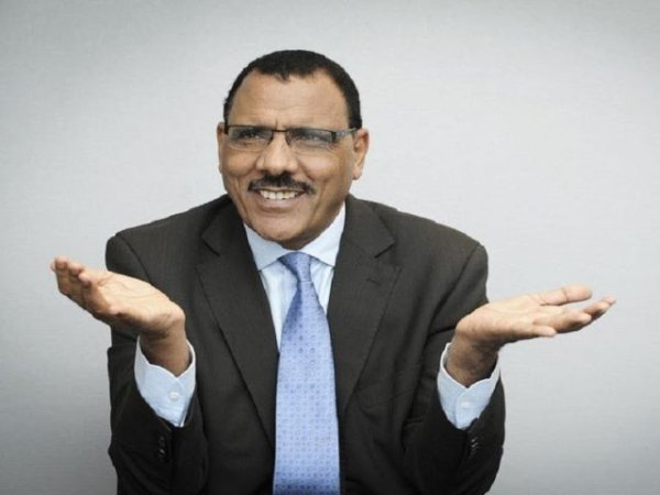 El líder derrocado de Níger inicialmente prometió luchar contra los terroristas, pero finalmente se alió con ellos