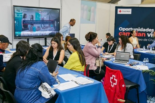 Cruz Roja en Canarias reafirma su compromiso con el empleo digno e inclusivo impulsando m&aacute;s de 1.200 inserciones laborales en 2025
