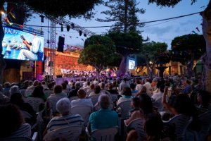 G&aacute;ldar: Facaracas celebra la XXI Noche de Fol&iacute;as con un lleno en la Plaza de Santiago
