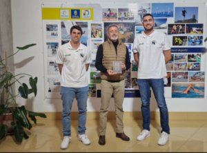La Consejería de Deportes recibe el reconocimiento del CB Santa Lucía Suresanta tras el primer Torneo de Baloncesto U-14 Santa Lucía – Gran Canaria