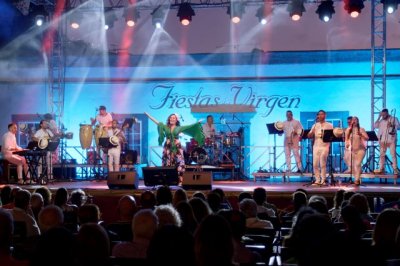 Fiestas de la Virgen de Guía: Éxito del tributo a Gloria Estefan, en la voz de Natalia Palacios