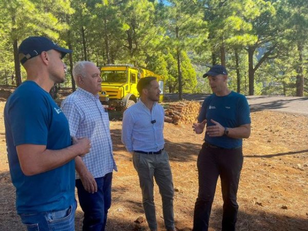 Transición Ecológica acerca a los escolares canarios el trabajo de prevención y extinción de incendios de los EIRIF