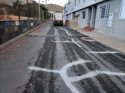 La Aldea: Trabajadores y trabajadoras del Plan de Empleo de Zonas Rurales continúan realizando mejoras