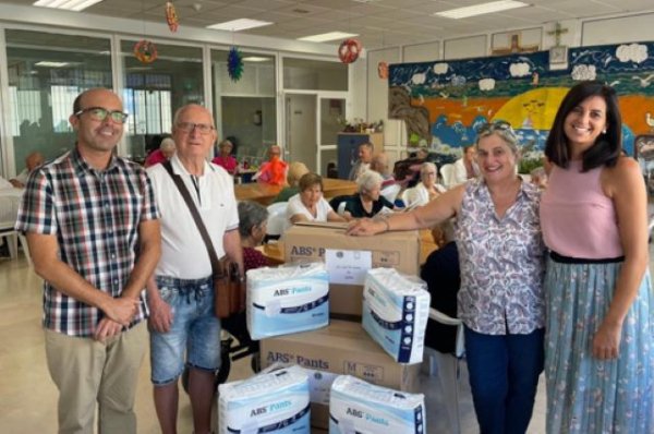 El Centro de Día de Guía recibe una donación del Club de Leones de Gáldar