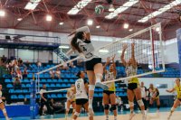 Voleibol Superliga Femenina 2: El Arona Voley suma una nueva victoria a domicilio ante Madrid Chamber&iacute; y se afianza en la zona tranquila de la clasificaci&oacute;n