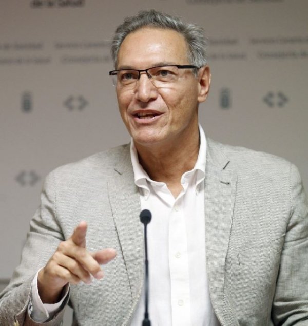 El director general de Salud Pública,reconocido con la Cruz Blanca de la Orden al Mérito Plan Nacional sobre Drogas