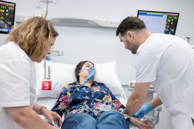 La Universidad Europea de Canarias acerca la realidad clínica de la enfermería a las aulas
