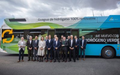 Canarias pone en marcha su primera guagua el&eacute;ctrica a base de hidr&oacute;geno verde
