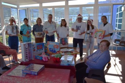 G&aacute;ldar: Peque&ntilde;o Valiente hace entrega de regalos did&aacute;cticos a los usuarios de la Residencia Genoveva P&eacute;rez