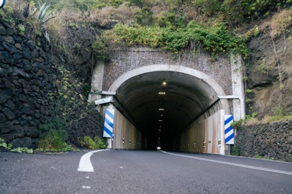La Gomera: Regulaci&oacute;n puntual del tr&aacute;fico en el T&uacute;nel de la Cumbre por trabajos de limpieza