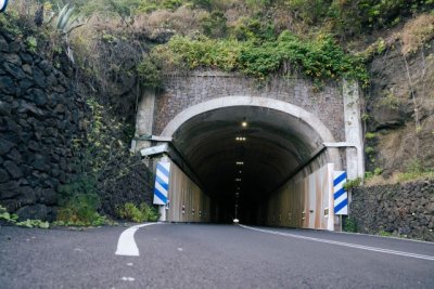 La Gomera: Regulaci&oacute;n puntual del tr&aacute;fico en el T&uacute;nel de la Cumbre por trabajos de limpieza