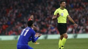 El Getafe clama contra la actuación de Gil Manzano en San Mamés