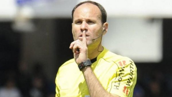 Mateu Lahoz no se retirará esta temporada pese a cumplir 45 años