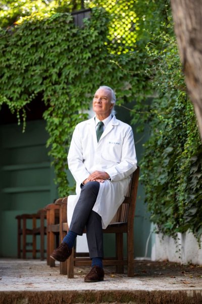 La Gu&iacute;a para vivir sanos 120 a&ntilde;os, del profesor de cardiolog&iacute;a, Dr. Manuel de la Pe&ntilde;a