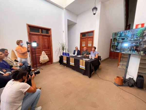 Las tradiciones de Gran Canaria protagonizan el III Concurso de Escaparates de la Zona Comercial Abierta de Vecindario