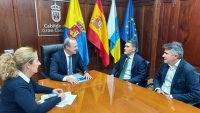 Obras Públicas invertirá 900.000 euros en renovar la iluminación de los accesos al Aeropuerto de Gran Canaria
