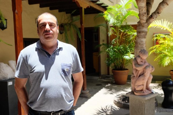 Taller de poesía que dirige el poeta grancanario Pedro Flores en la Casa-Museo León y Castillo, en Telde