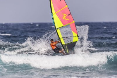 Tenerife: El viento devuelve el espectáculo a El Cabezo en una intensa jornada de competición del Wind&Waves Festival
