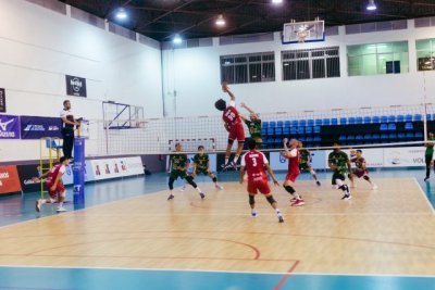 Voleibol Superliga Masculina 2: El Arona Spring In Motion remonta para sumar una nueva victoria en el quinto set ante UBE L’Illa Grau