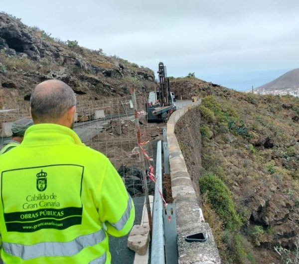 El Cabildo abre un carril provisional en las obras de la GC-220 para permitir el tránsito de los residentes de Hoya de Pineda