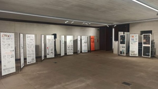 La Aldea acoge una exposición arquitectónica que plantea estrategias al problema socioeconómico y medioambiental del valle