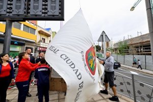 G&aacute;ldar: Arrancan las Fiestas Mayores de Santiago con la izada de bandera