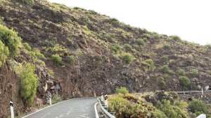 El Cabildo cierra el lunes la carretera entre Cuatro Puertas y Aguatona para retirar rocas inestables sobre la v&iacute;a