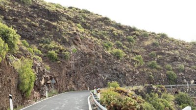 El Cabildo cierra el lunes la carretera entre Cuatro Puertas y Aguatona para retirar rocas inestables sobre la v&iacute;a