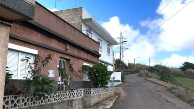 El Ayuntamiento de Gu&iacute;a reasfalta ma&ntilde;ana jueves la carretera Casas de Aguilar-Barranquillo Fr&iacute;o y cierra la v&iacute;a al tr&aacute;fico