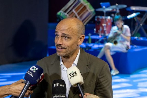 El acto del Día de Canarias une tradición y modernidad con una propuesta escénica con más de 60 artistas