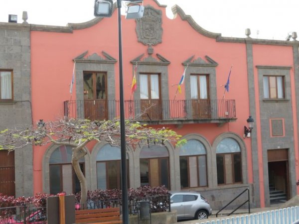 Guía: El Concejal de Hacienda, Ángel Ramos, lamenta que el portavoz de CC viva ajeno a la realidad económica