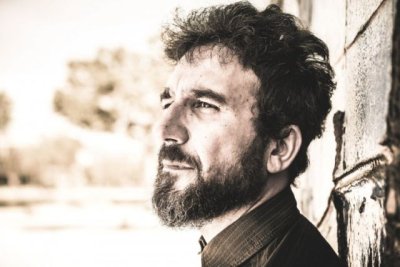 Fito Mansilla trae sus 'Canciones de Amor y Guerra' a las veladas musicales de 'Patios Encantados' en la Casa-Museo Le&oacute;n y Castillo