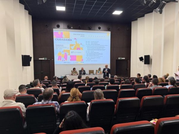 La Consejería de Presidencia fomenta la participación ciudadana en un encuentro en Tenerife