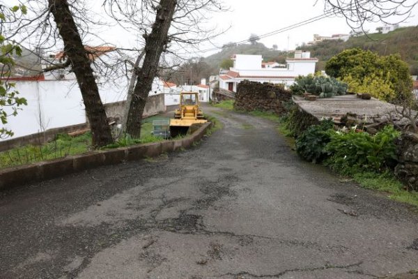 El Ayuntamiento de Valleseco realiza obras de asfaltado