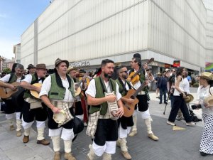 500 personas participan en Madrid en la Romería Canaria para celebrar el orgullo de quienes somos
