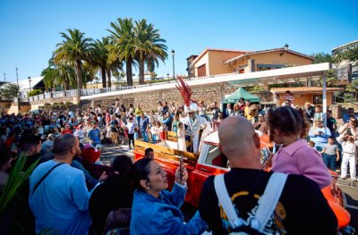 La magia de los Reyes Magos llena de ilusión la Villa de Moya