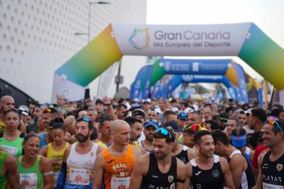 Fran Cabrera y Ana Boull&oacute;n imponen su ritmo en la Media Marat&oacute;n Fundaci&oacute;n Puertos de Las Palmas y se alzan con el t&iacute;tulo regional