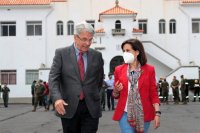 Julio P&eacute;rez destaca ante Margarita Robles el funcionamiento del Pevolca y reconoce el papel de las Fuerzas Armadas