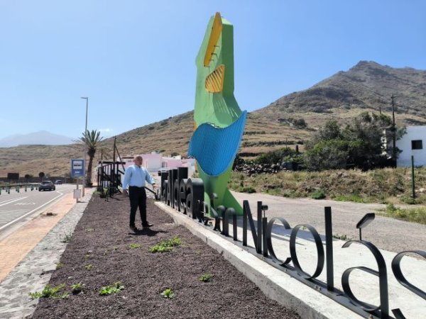 La Aldea de San Nicol&aacute;s act&uacute;a para mejorar la seguridad y durabilidad del logo de turismo de La Marciega