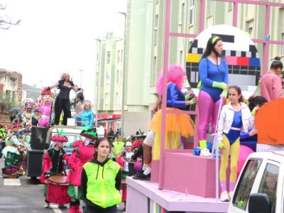 &lsquo;Los a&ntilde;os 80&rsquo;, alegor&iacute;a ganadora del Carnaval de Gu&iacute;a 2026