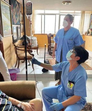 El Hospital Dr. Negrín realiza las primeras transfusiones de hematíes en el domicilio de los pacientes