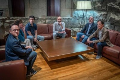 El presidente de Canarias conoce el nuevo proyecto cinematogr&aacute;fico de Sorogoyen en Canarias