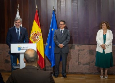 El Viceconsejero de los Servicios Jur&iacute;dicos y la directora de Transformaci&oacute;n Digital toman posesi&oacute;n de sus cargos