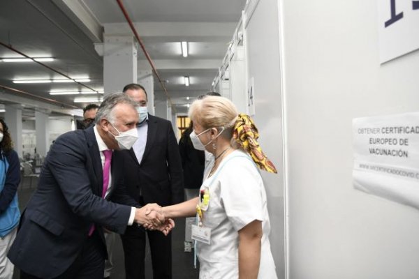 Torres agradece el compromiso del personal sanitario y la población a los dos años del primer caso de COVID-19