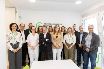 Esther Monzón visita la nueva sede de la AECC en Santa Cruz de Tenerife