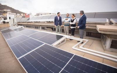 El Teatro Cuy&aacute;s se une al cambio energ&eacute;tico de la `Revoluci&oacute;n de las azoteas&acute; del Cabildo
