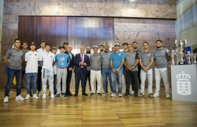 Torres elogia la trayectoria del CD Marlins, campe&oacute;n de la liga nacional de b&eacute;isbol 2021-22