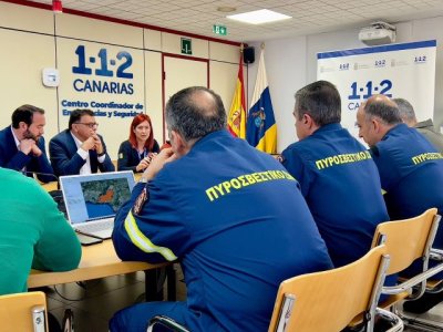 El consejero Manuel Miranda recibe a la delegaci&oacute;n de la Brigada Hel&eacute;nica de Bomberos